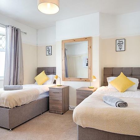 Off Road Parking, Garden, Tv In Every Room スウォンジー エクステリア 写真