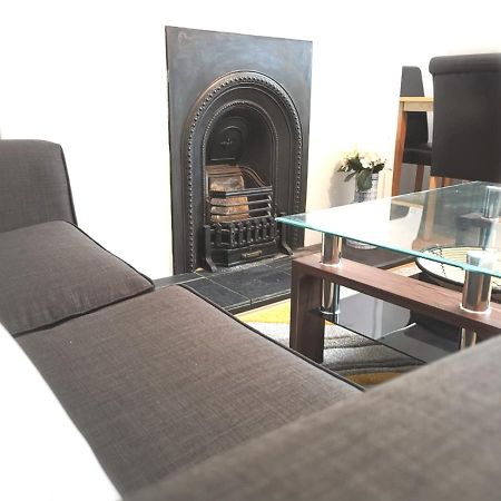 Off Road Parking, Garden, Tv In Every Room スウォンジー エクステリア 写真