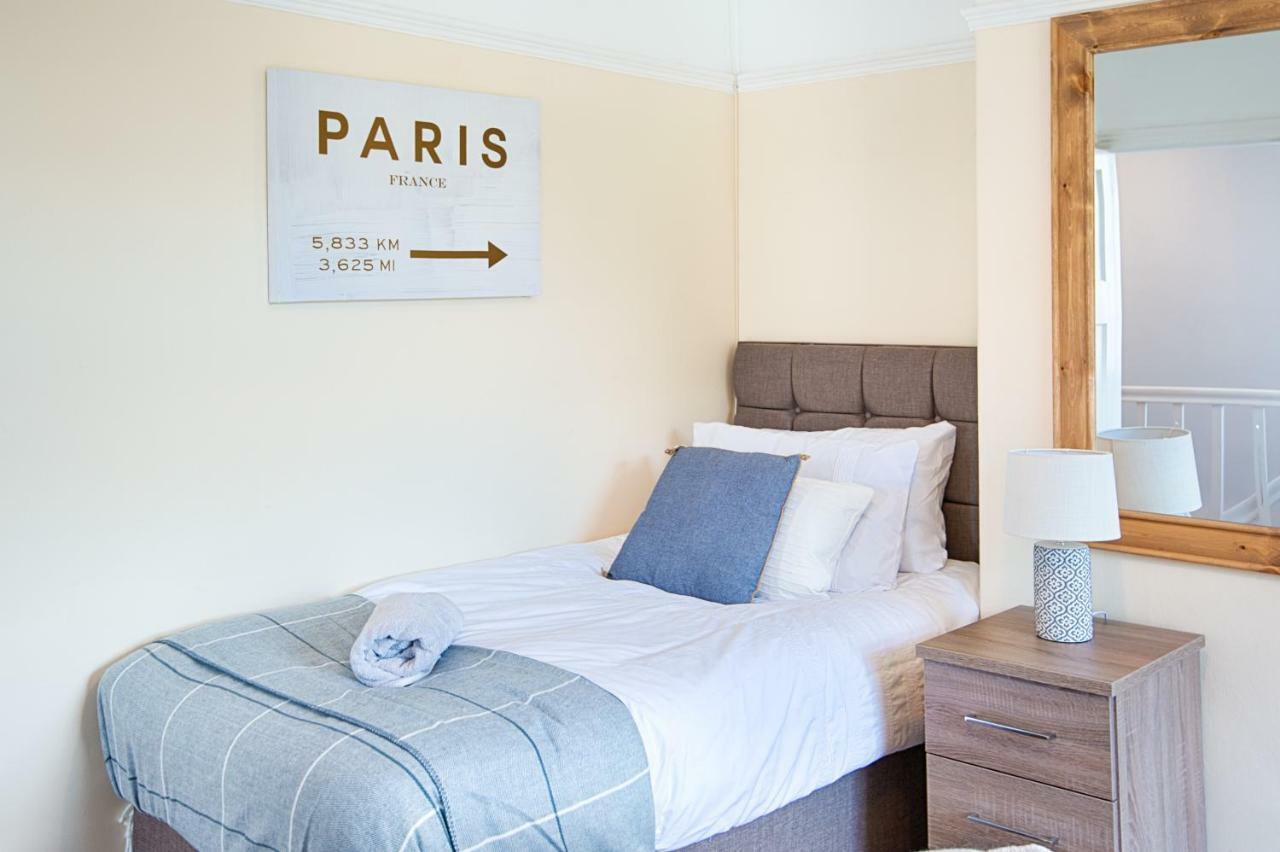 Off Road Parking, Garden, Tv In Every Room スウォンジー エクステリア 写真